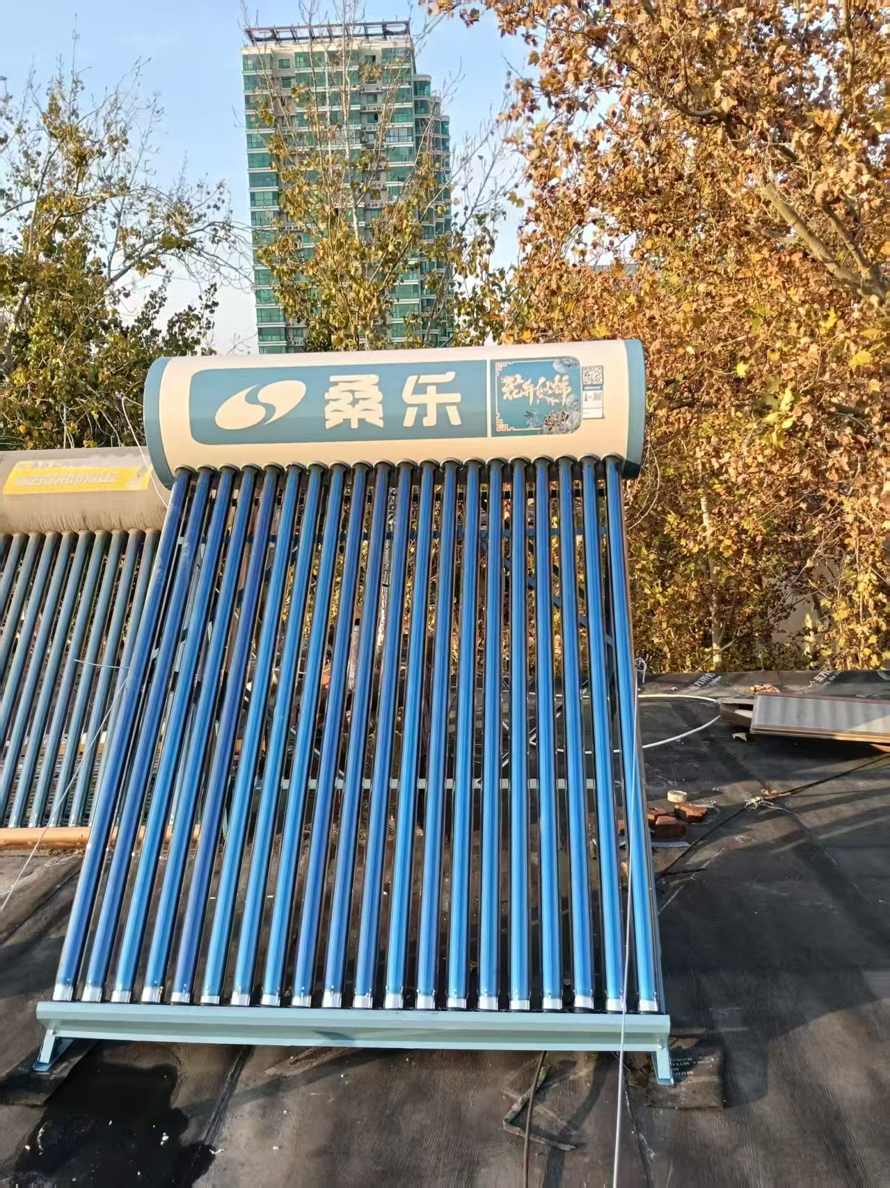 桑乐太阳能安装在济南山大北路79号